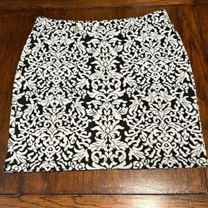 LOFT white and back pencil skirt size Large